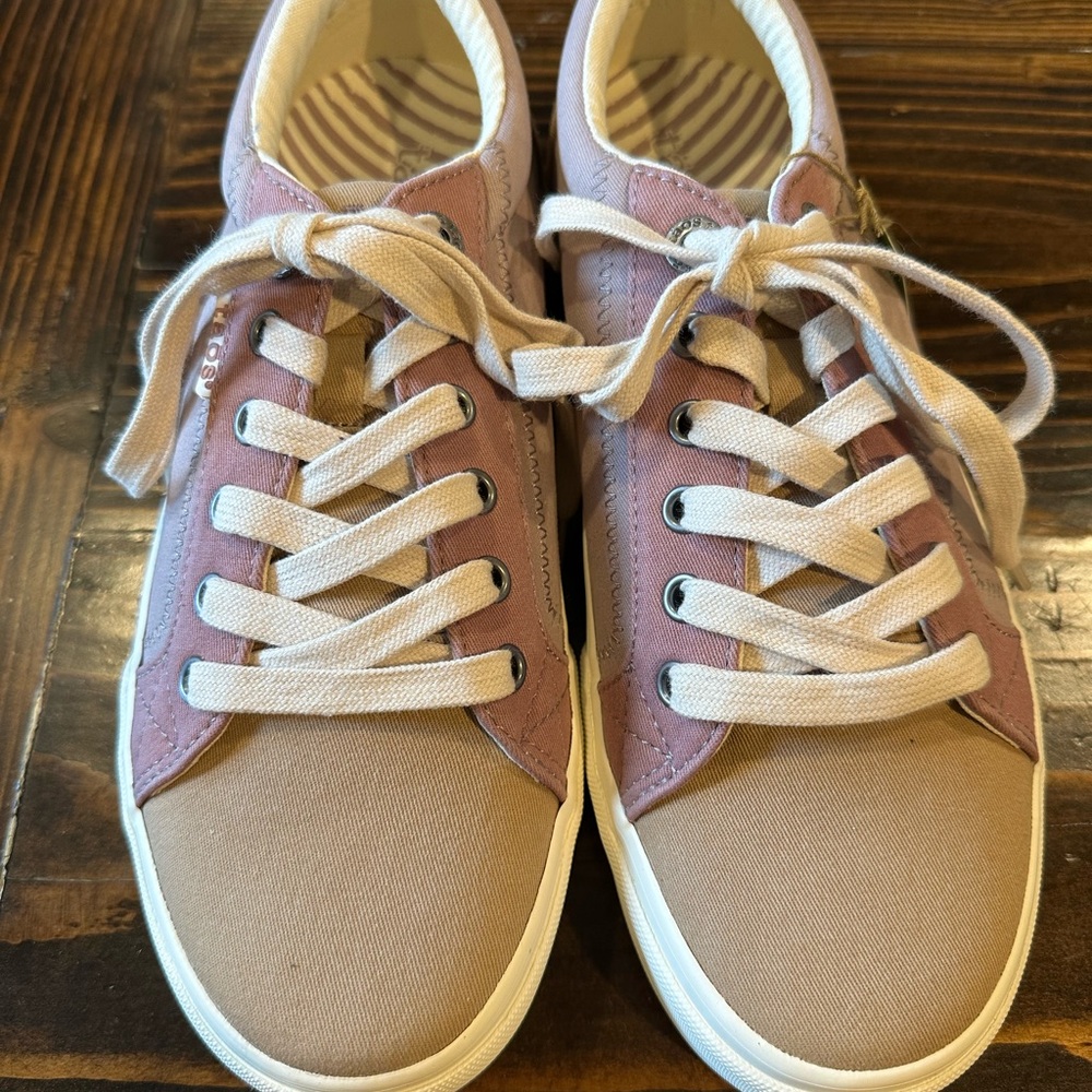 Taos Footwear Women's Sneakers in Pink and Tan